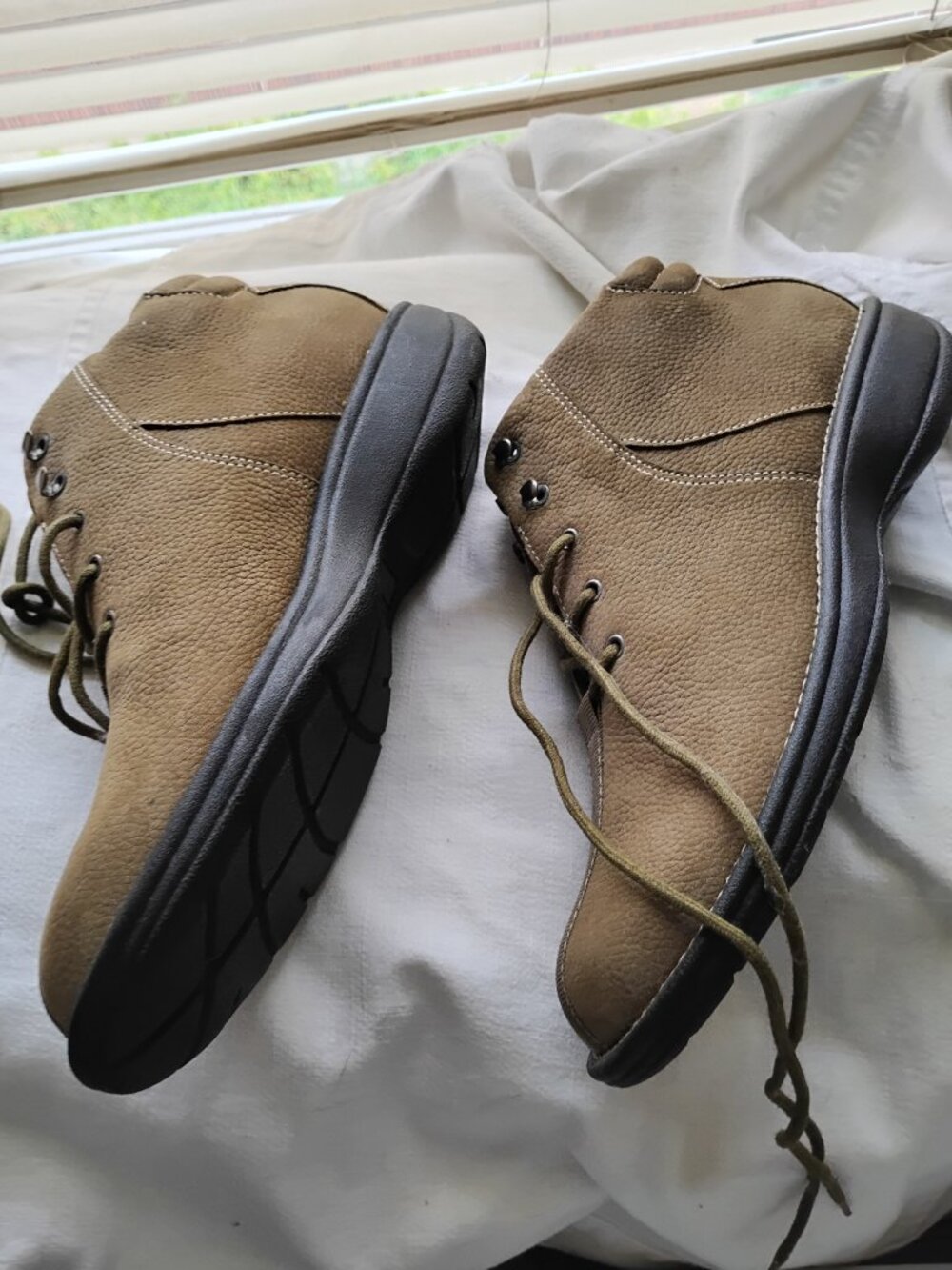 White Mountain Leather Ankle Boot, New - Picture 2 of 5